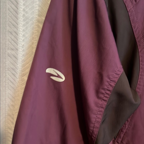 Brooks For Women Jacket - Picture 4 of 10